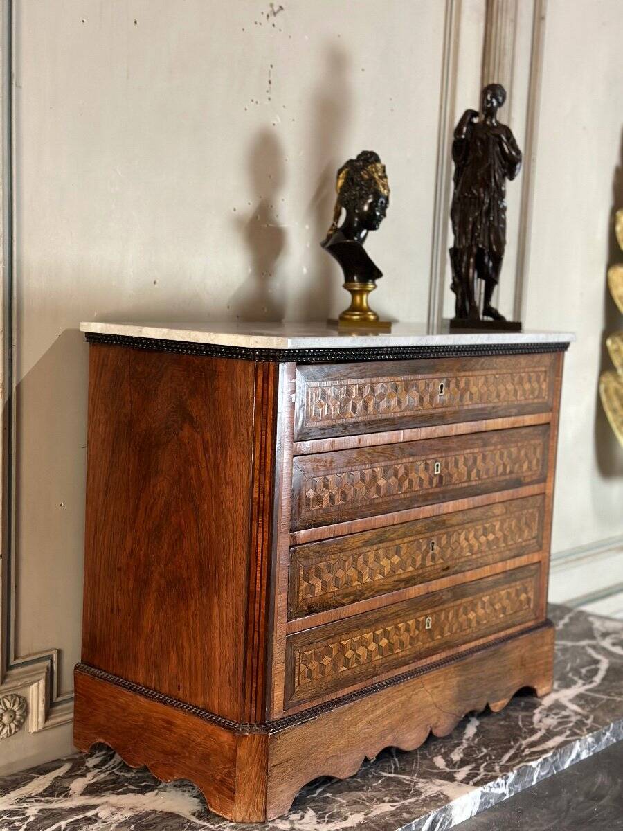 Miniature chest of drawers in mahogany veneer, 19th century