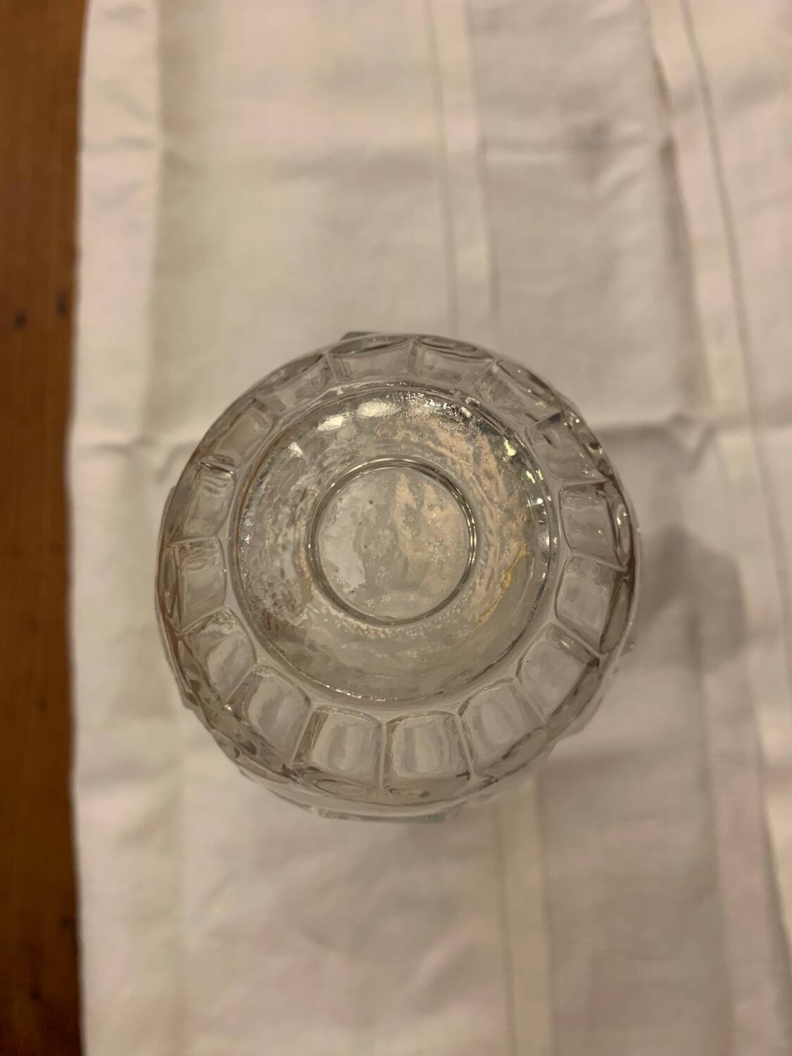 Small cut crystal carafe bearing 2 butterflies