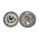 Paire d'assiettes plates Henriot Quimper à décor de coq et de fleurs