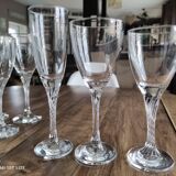 Set of 9 matching vintage glasses in 3 different sizes