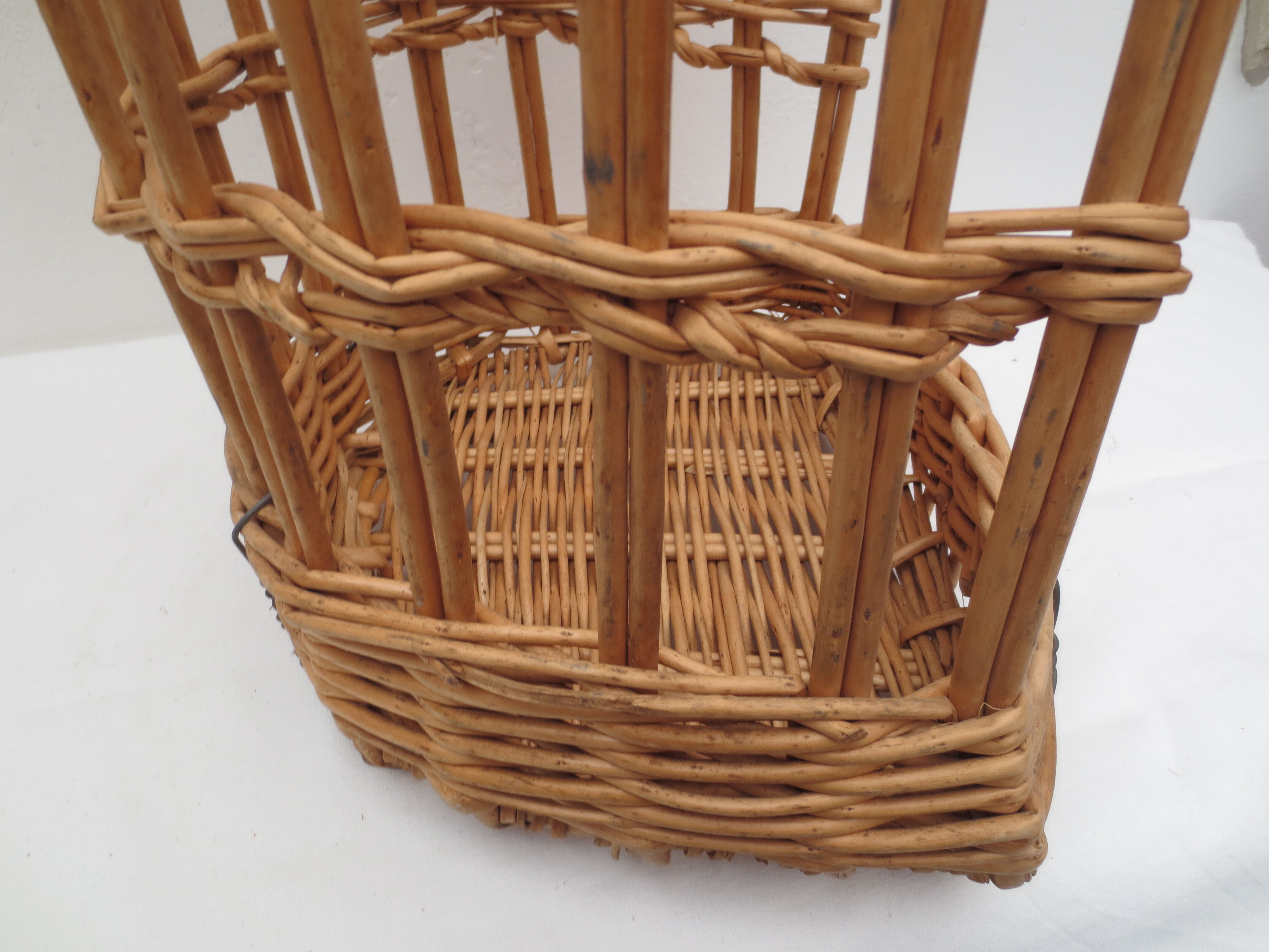 bread basket / handmade umbrella door in honey-coloured wicker