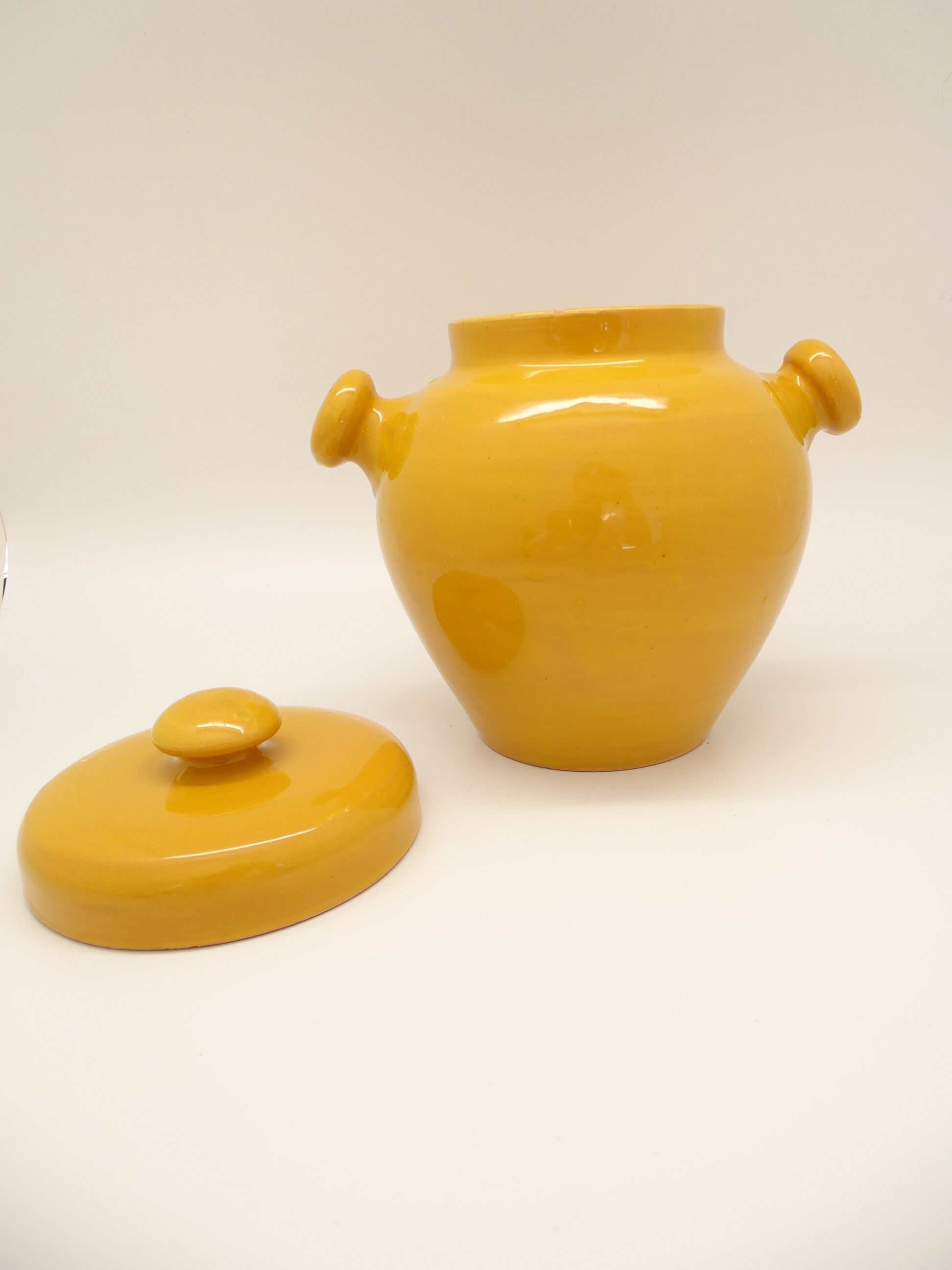 Mustard yellow pot