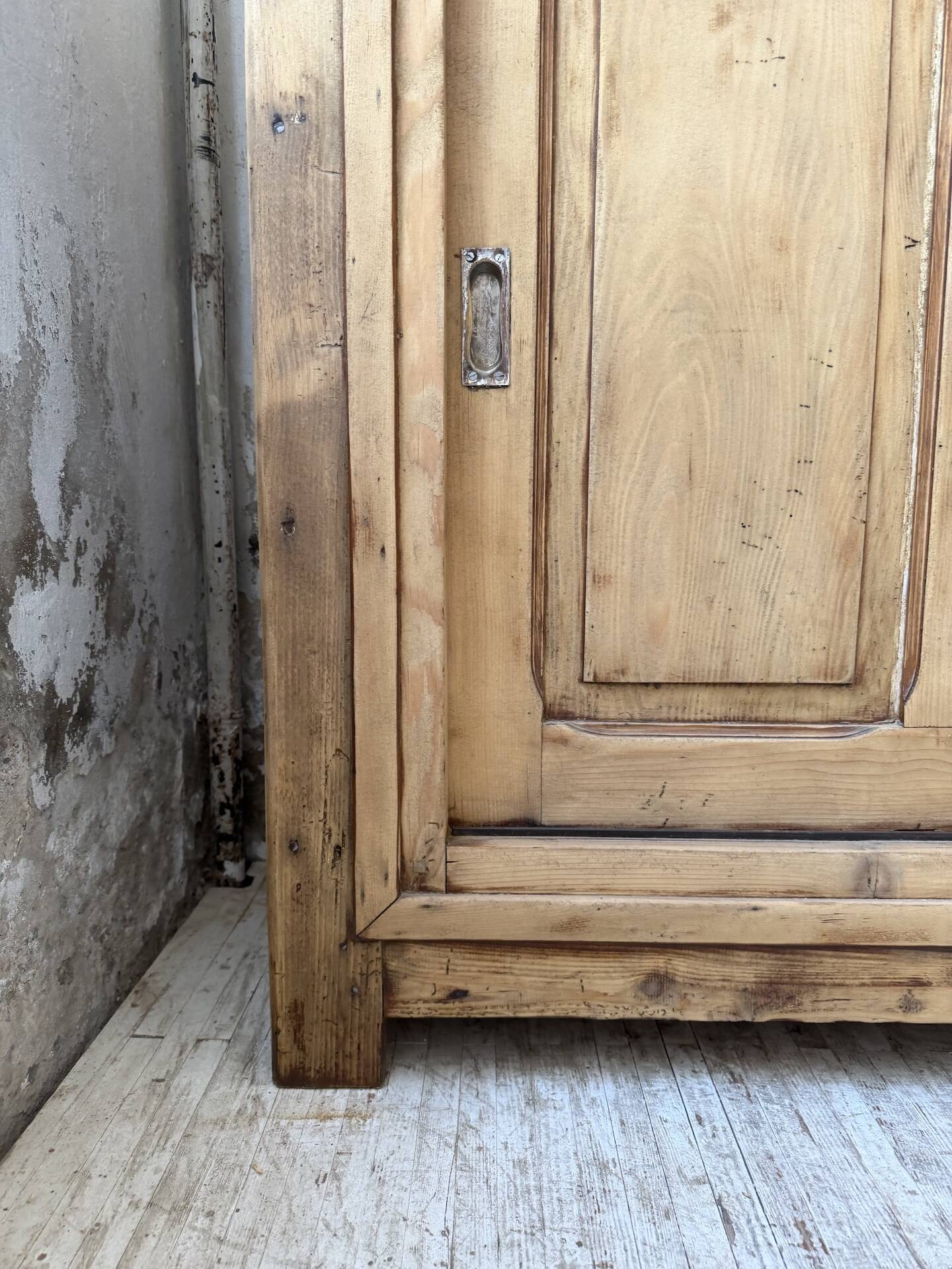 Enfilade with sliding doors from the 1950s