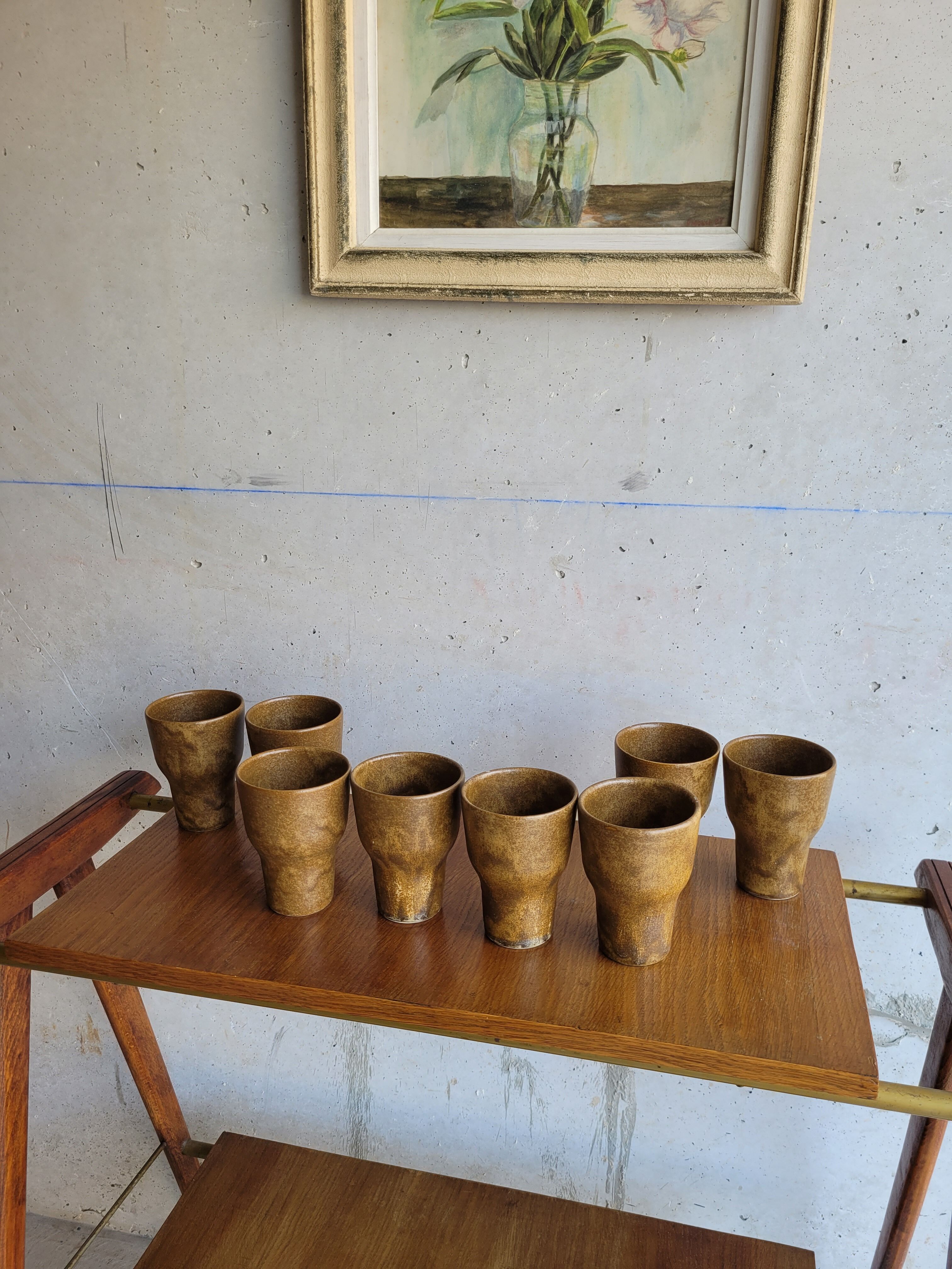Set of 8 flared glasses in brown sandstone