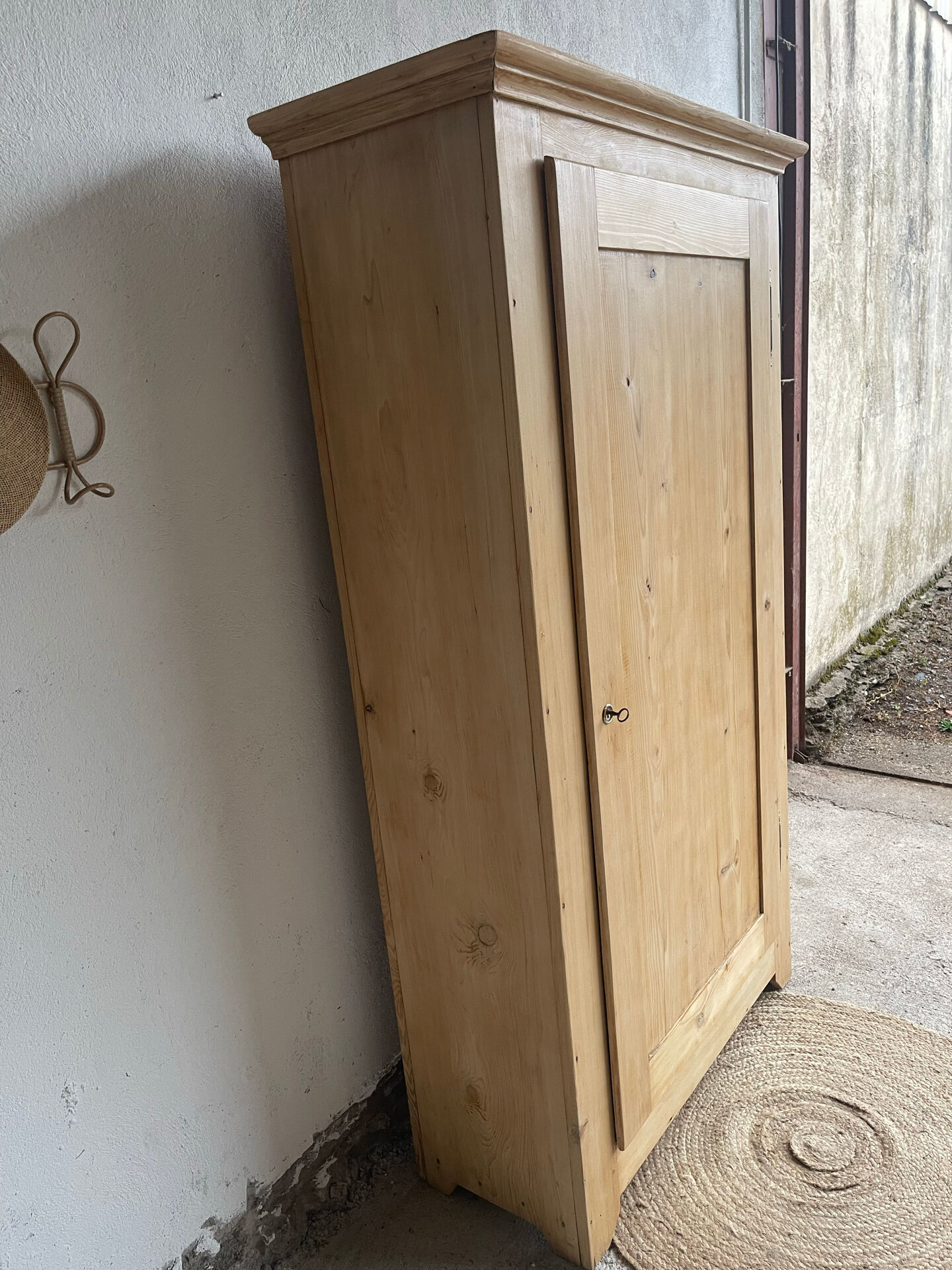 Hat cabinet