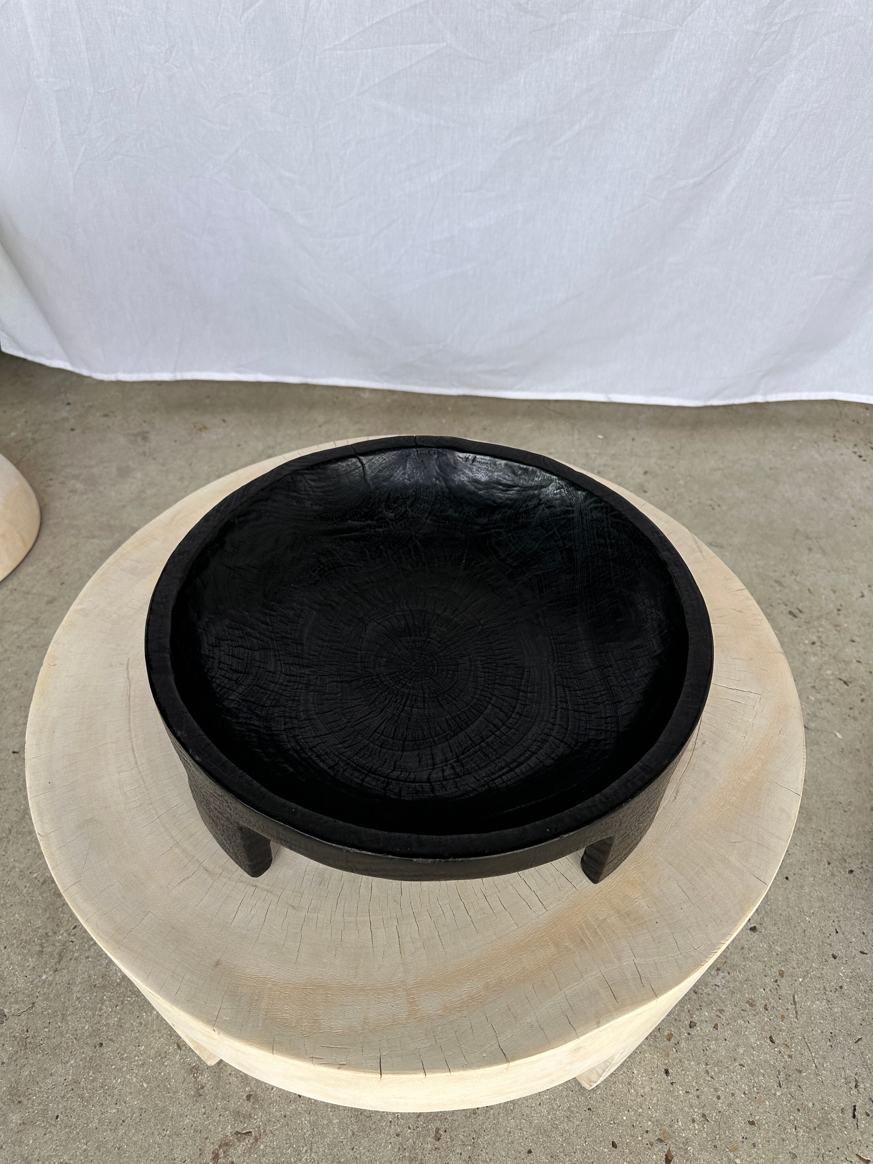 Cut in monoxyl mango wood
