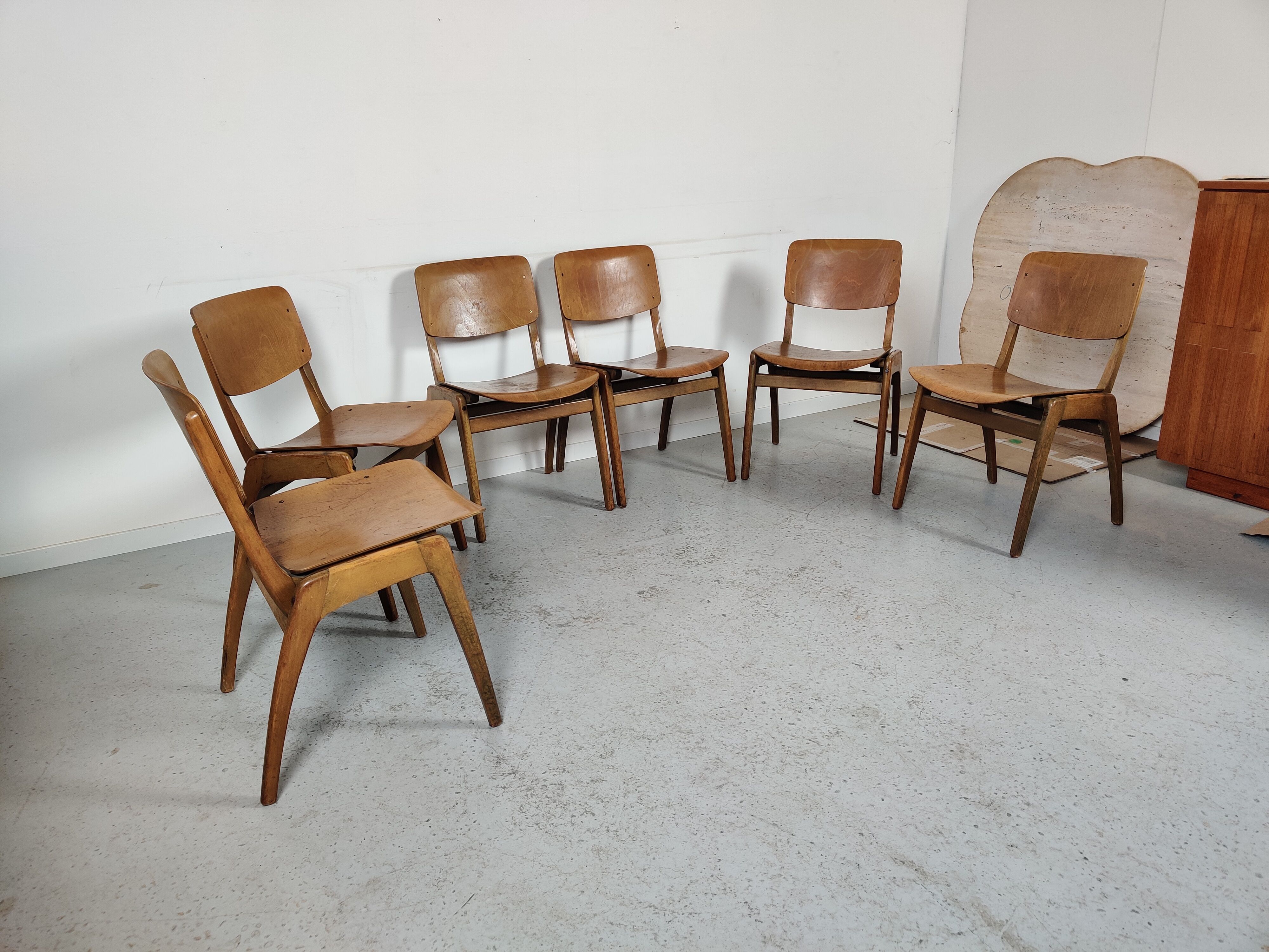 8 stackable vintage chairs 60s/70s