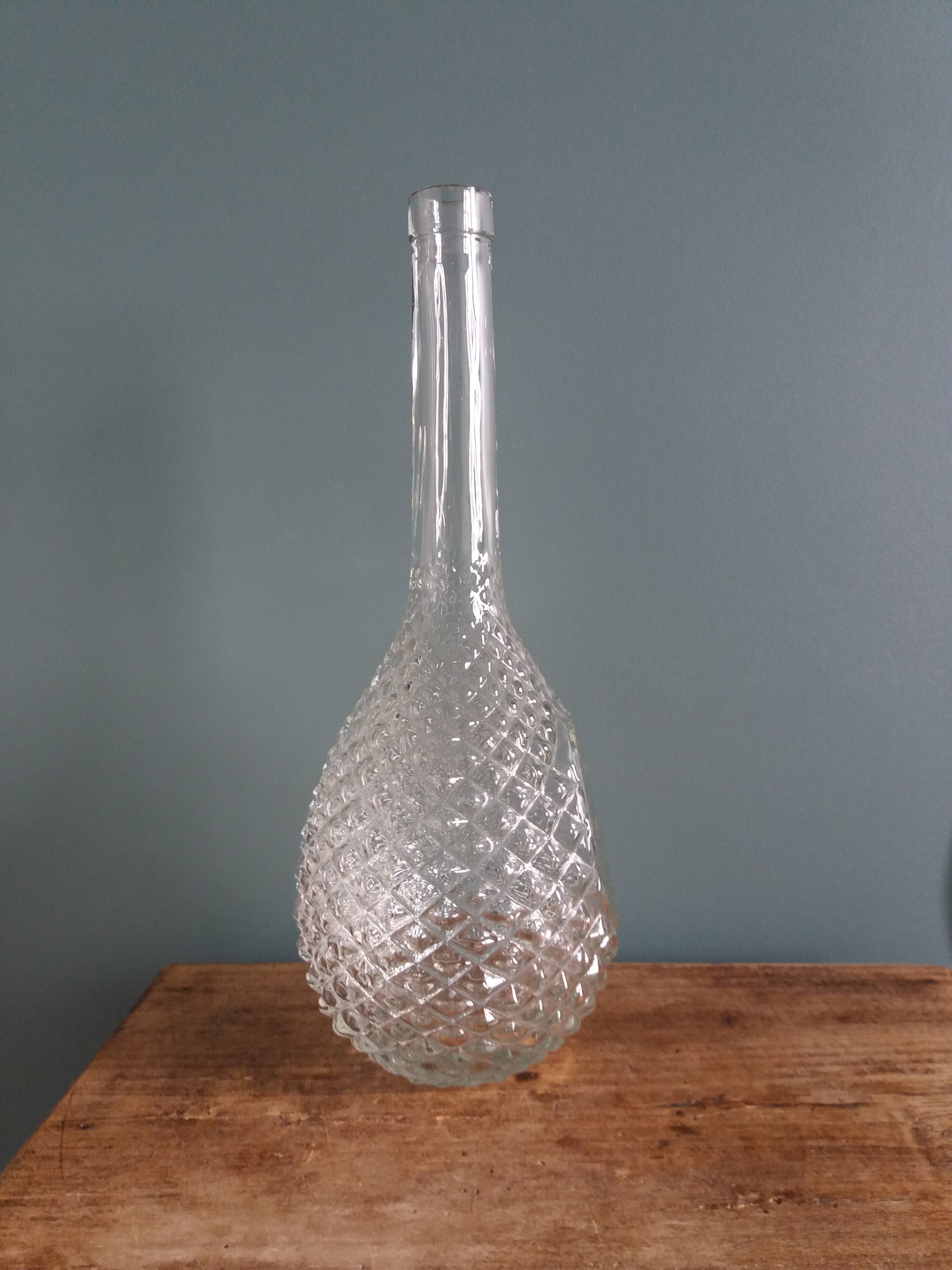 Glass bottle carafe with pineapple diamond tip decoration