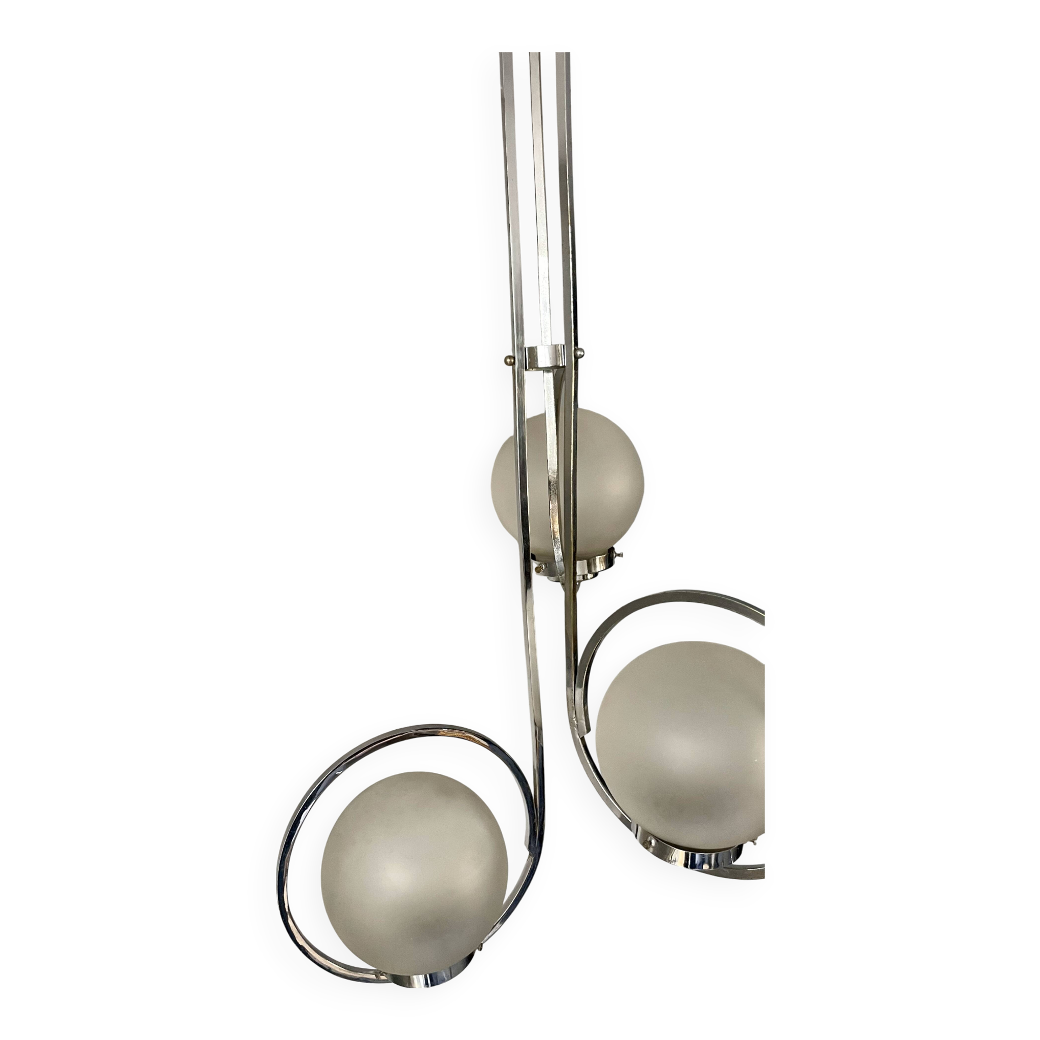 Lampe art déco en argent avec trois abat-jours en forme de sphère
