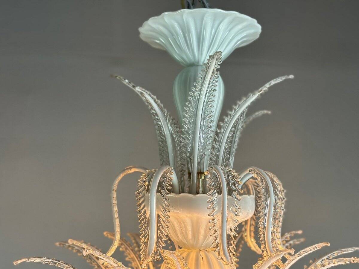 Venetian chandelier in white and gold Murano glass, circa 1980