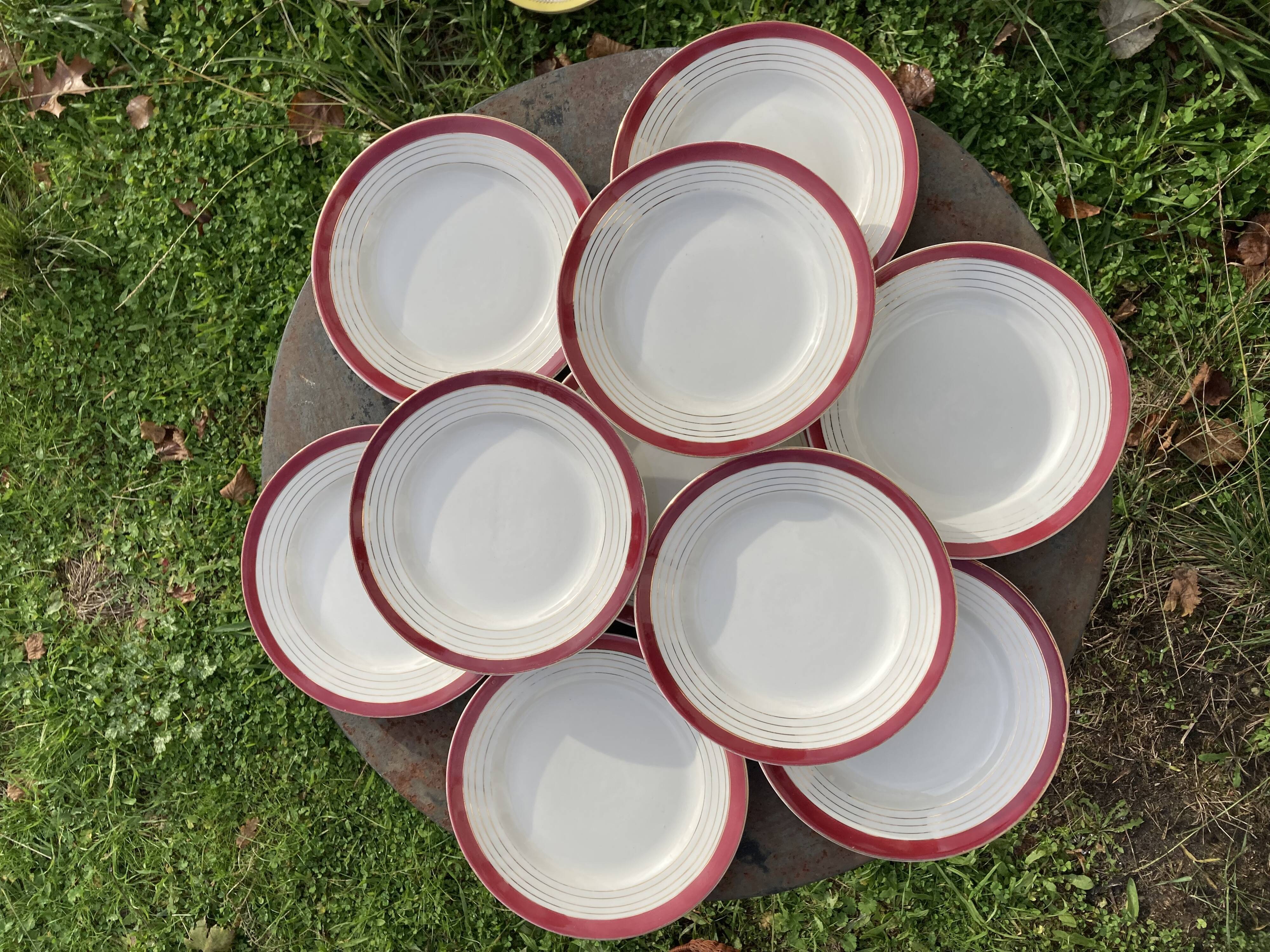 9 dessert plates Sarreguemines Digoin Regence gold and red
