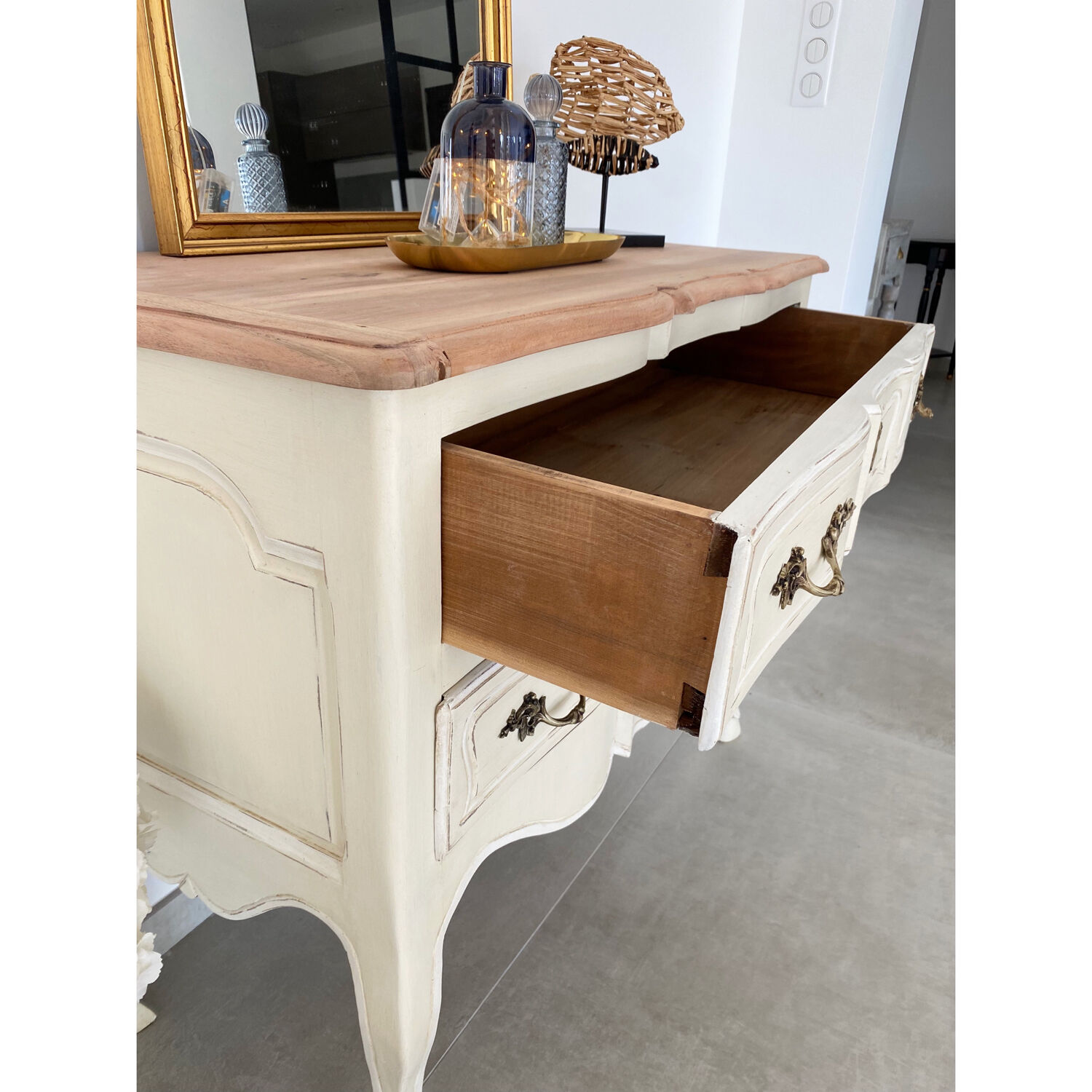 Crossbow chest of drawers