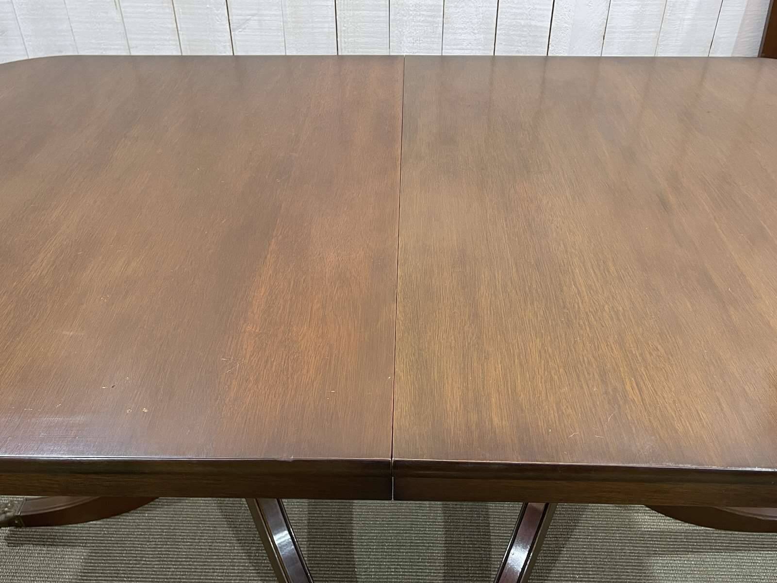 Table anglaise Regency en noyer des années 1950 avec 1 allonge