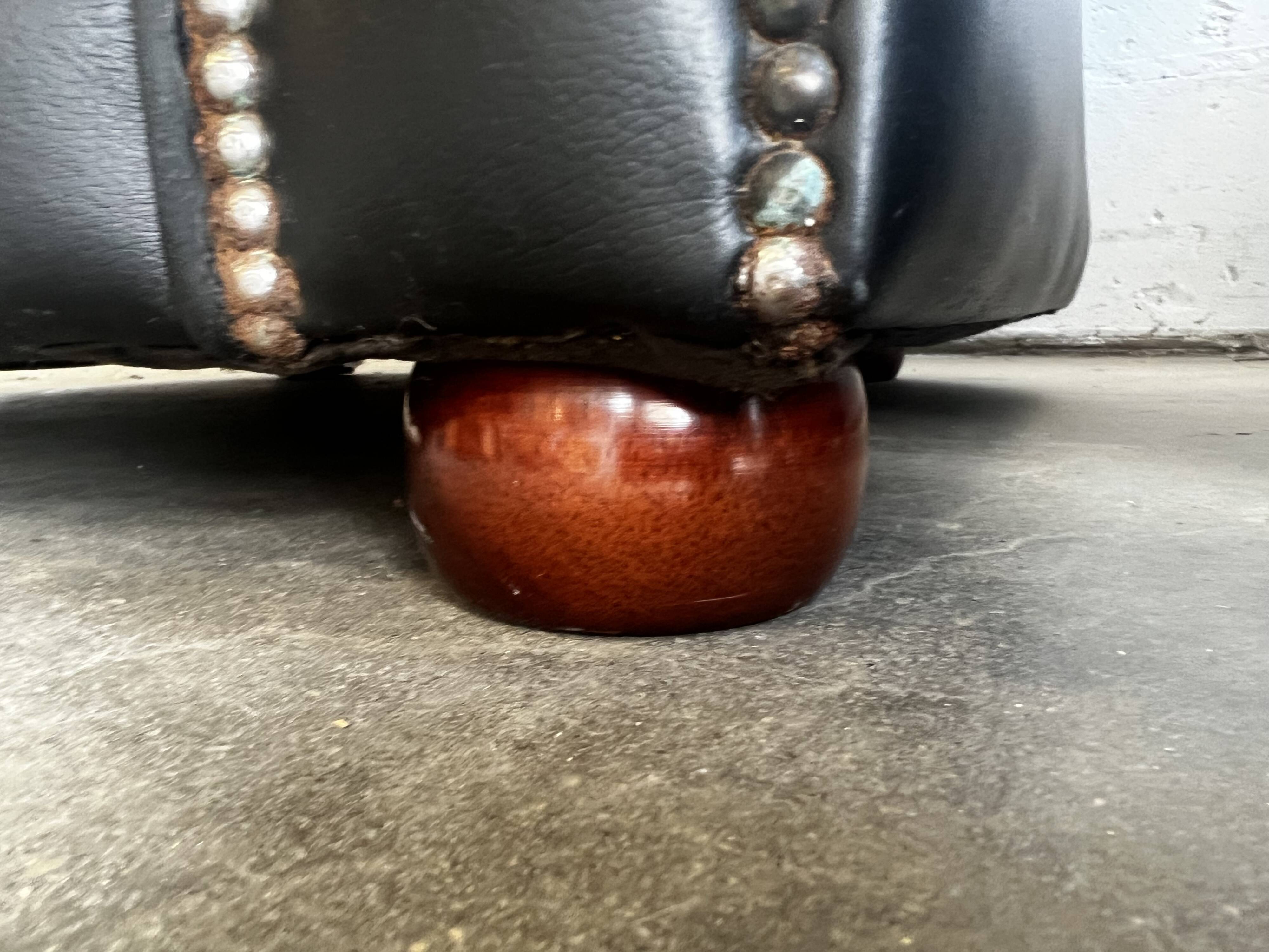 Set of 2 sturdy Chesterfield single/club seats