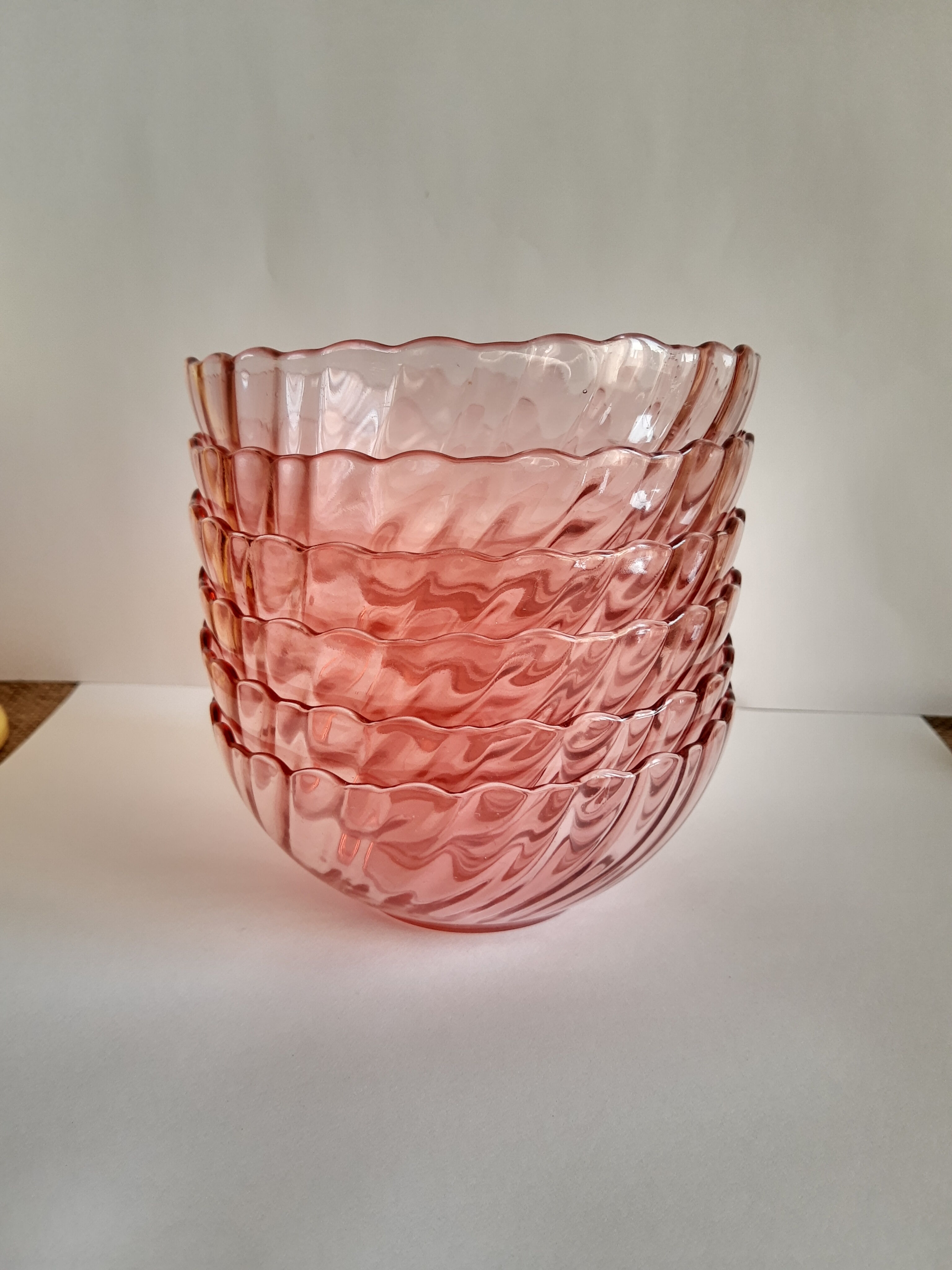 Lot de 6 coupelles  en verre rose vintage