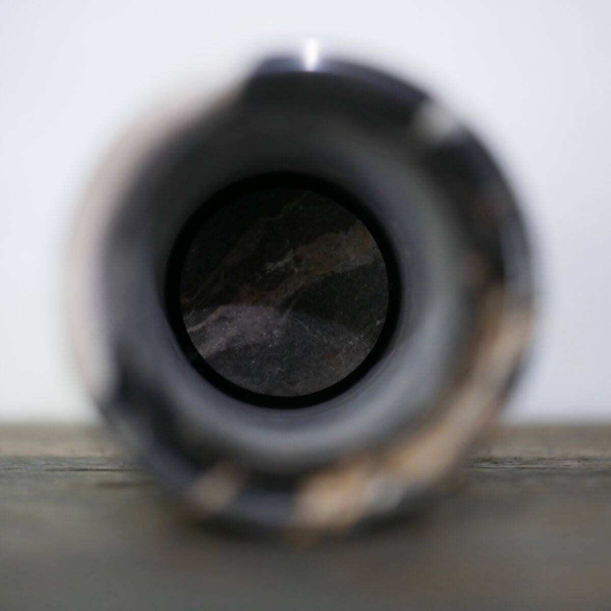 Vase en marbre Portoro noir et doré par Angelo Mangiarotti pour Skipper, années 70.