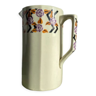 Pichet en porcelaine à motifs floraux