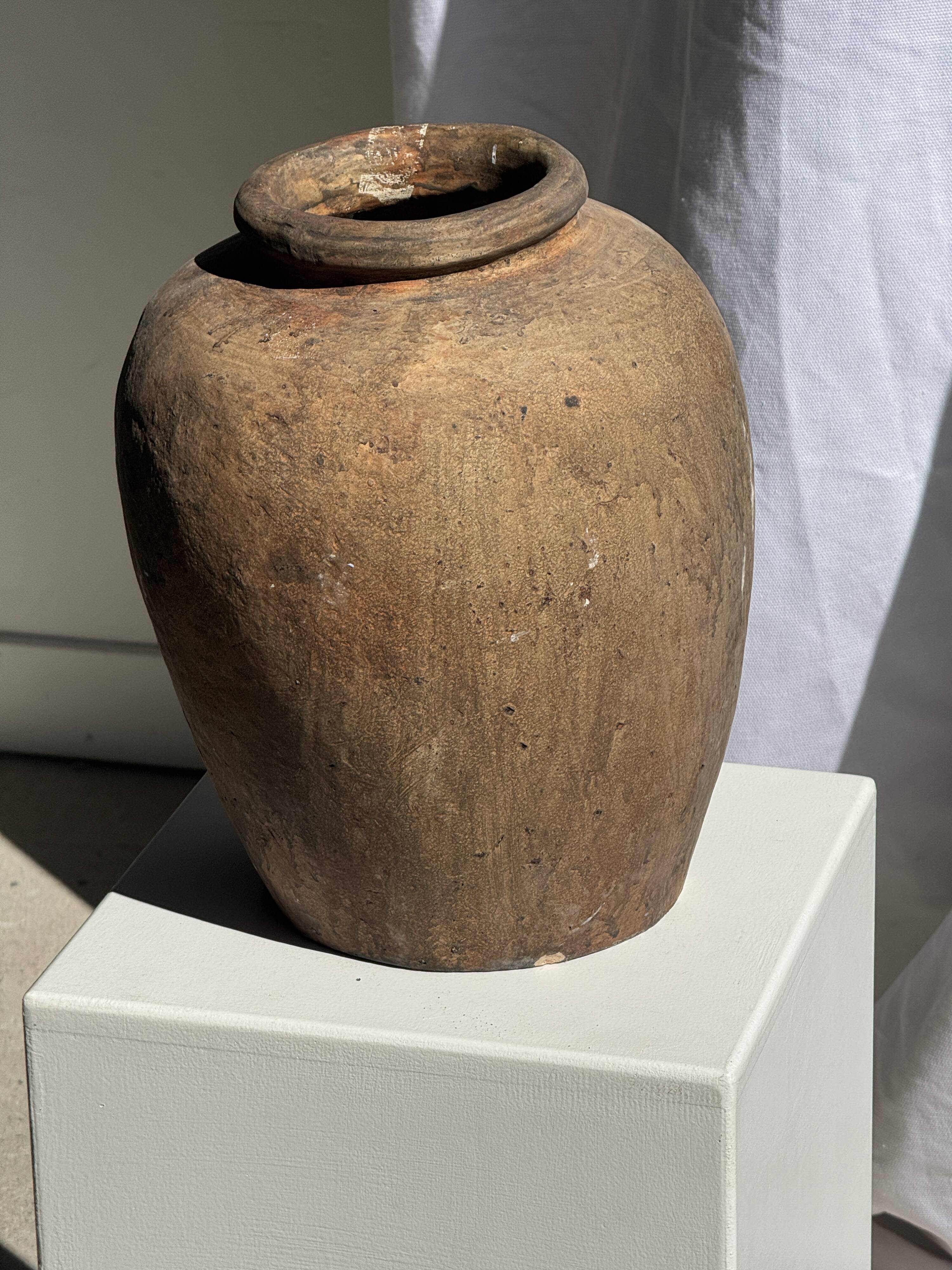 Borneo vase in brown terracotta (2) H35 D23