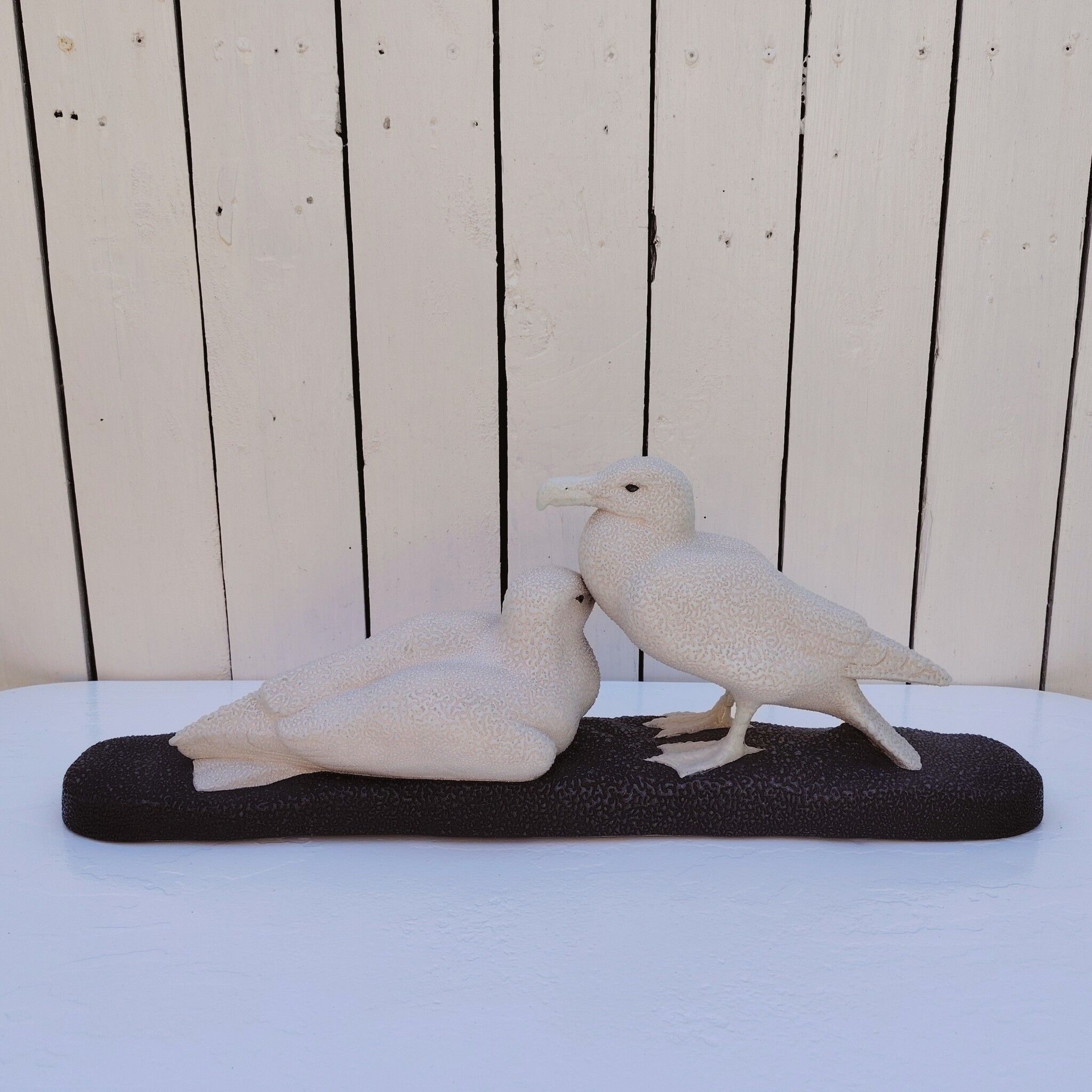 Pair of seagulls in Sèvres porcelain, crinkled glaze.