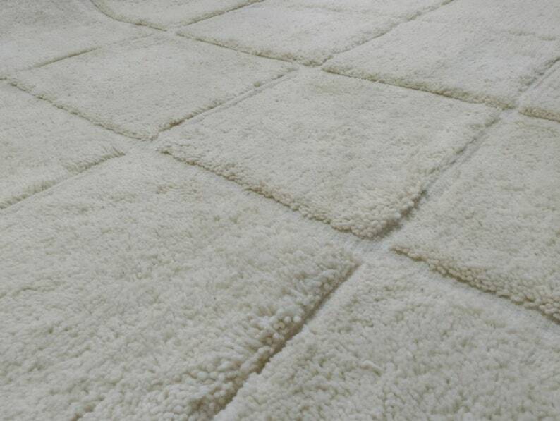 Handmade rug in natural wool 250cm x 300cm