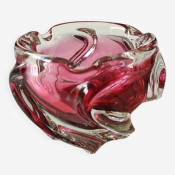 Ashtray/empty pocket, in blown Art glass, Murano/Italy. Organic floral shape. Pink tones