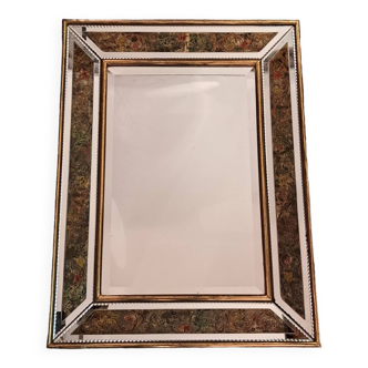 Miroir biseauté eglomisé de fleurs