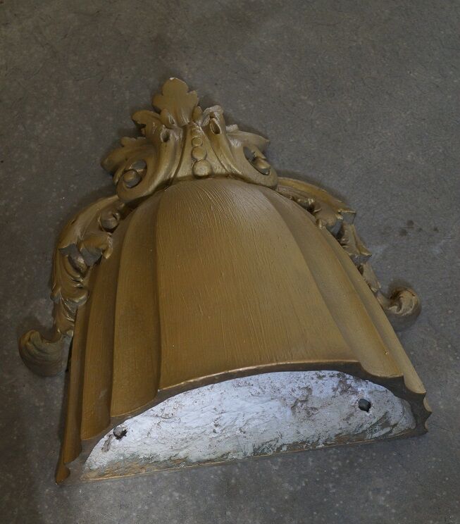 Gold plaster planter