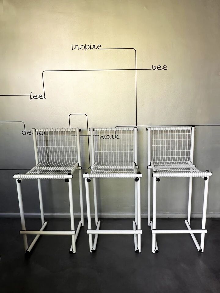Set de 3 tabourets de comptoir modernistes italiens, acier laqué blanc 1970