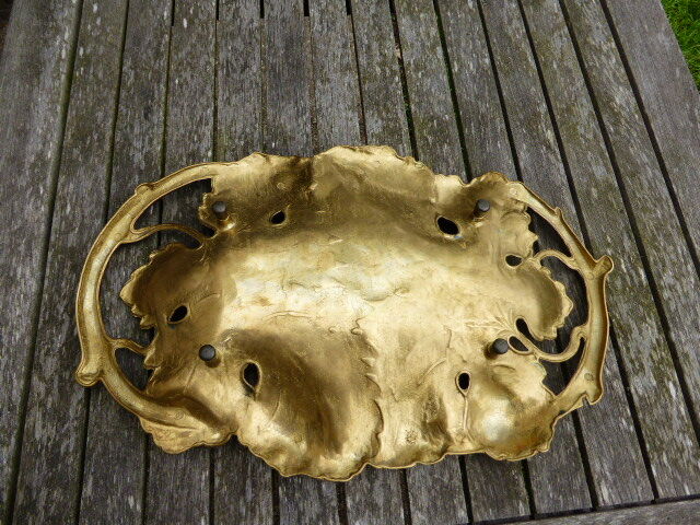 Cup a fruit, in the form of brass, copper, former fig leaf