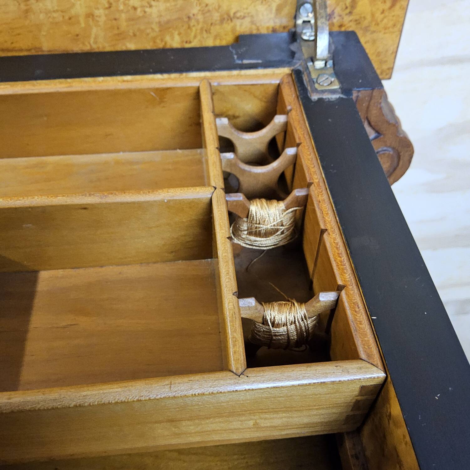 Antique walnut sewing table (19th century) Biedermeier side table