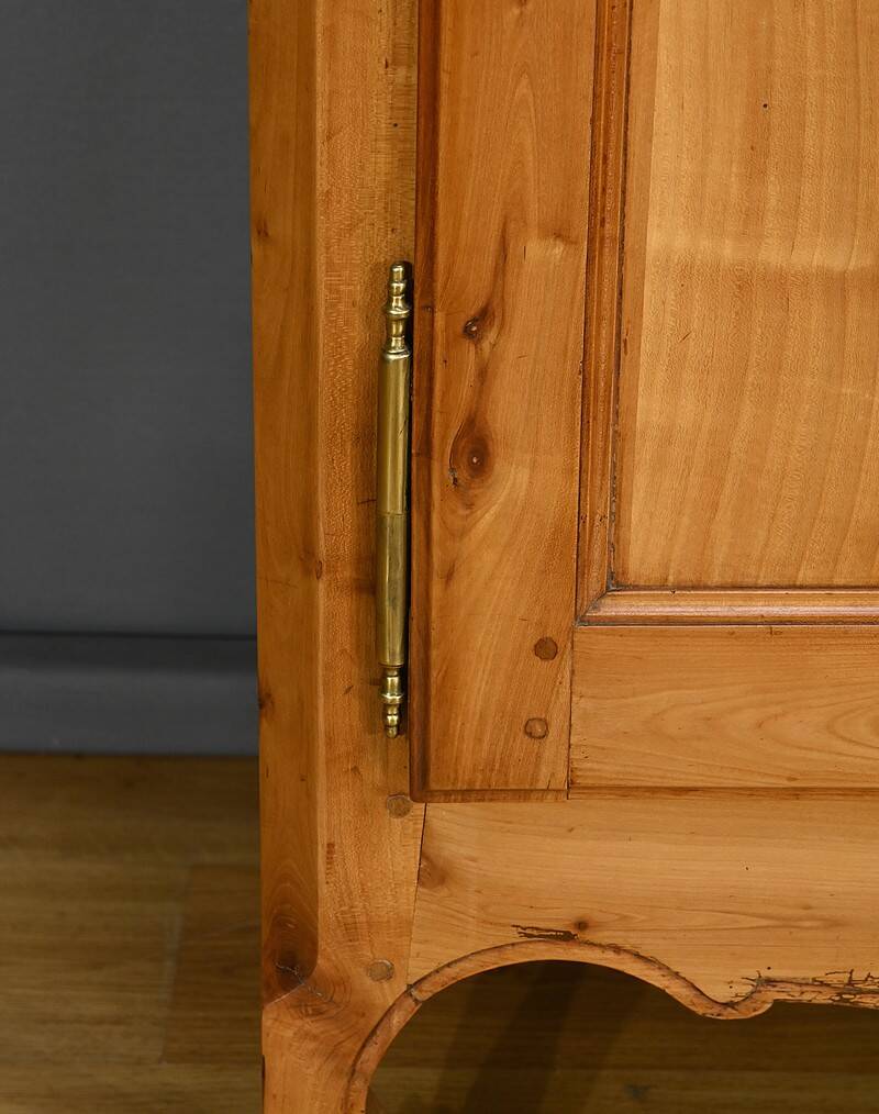 Louis XV style blond cherry wood sideboard – mid-19th century