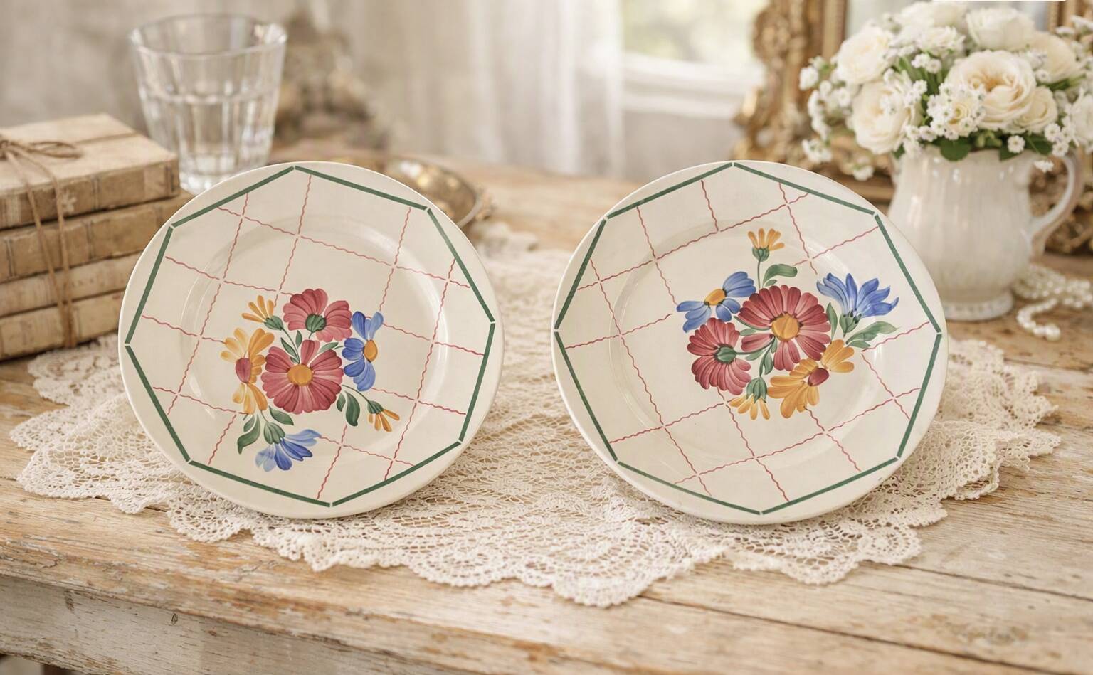 Paire de plats anciens en faïence de Choisy-le-Roi