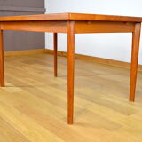 Table danoise en teck Henning Kjaernulf 1960