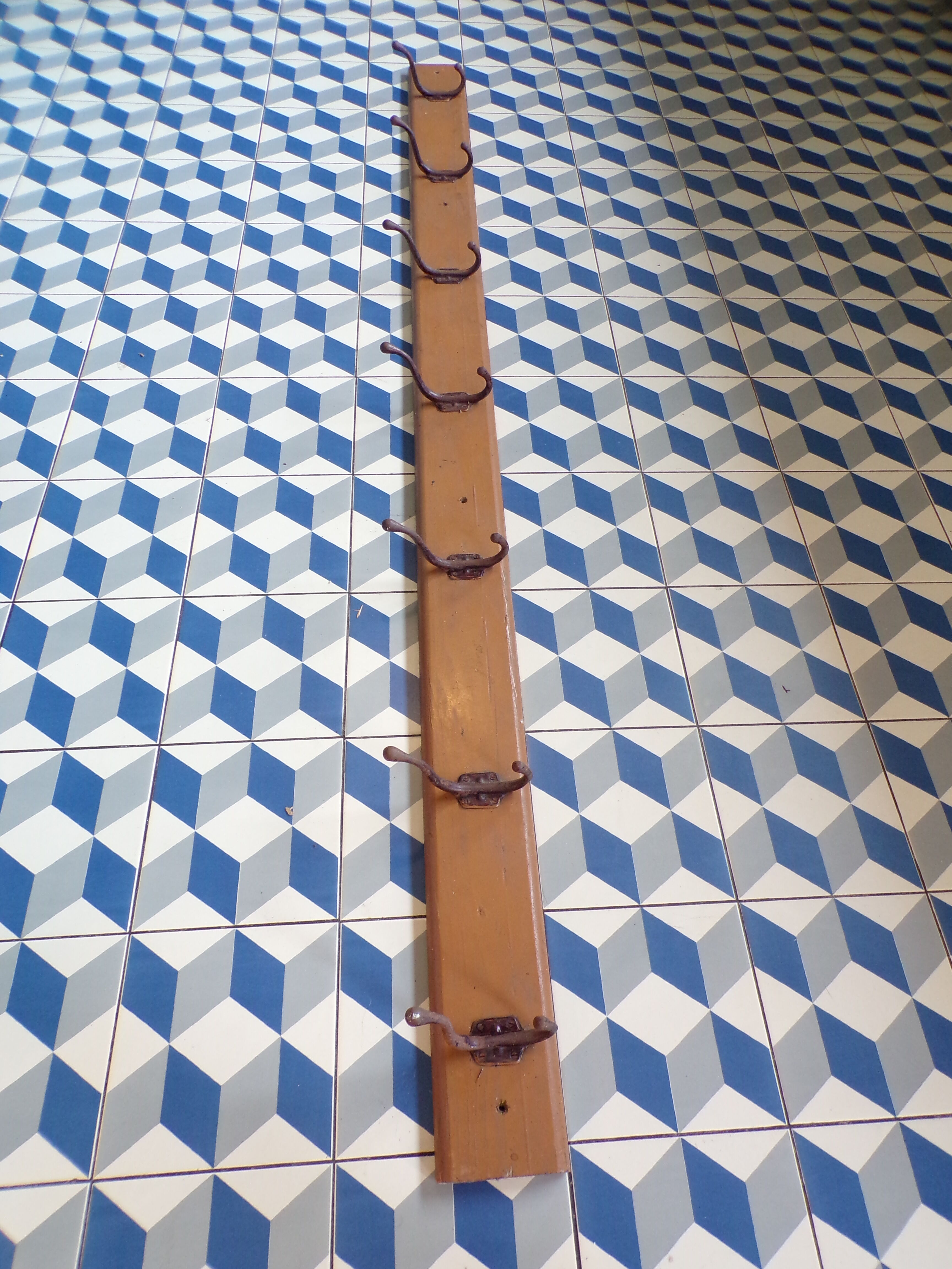 School coat rack bar 7 hooks