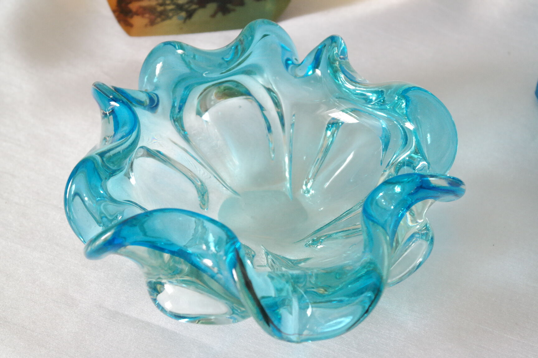 Empty pocket corolla in vintage azure blue Murano glass