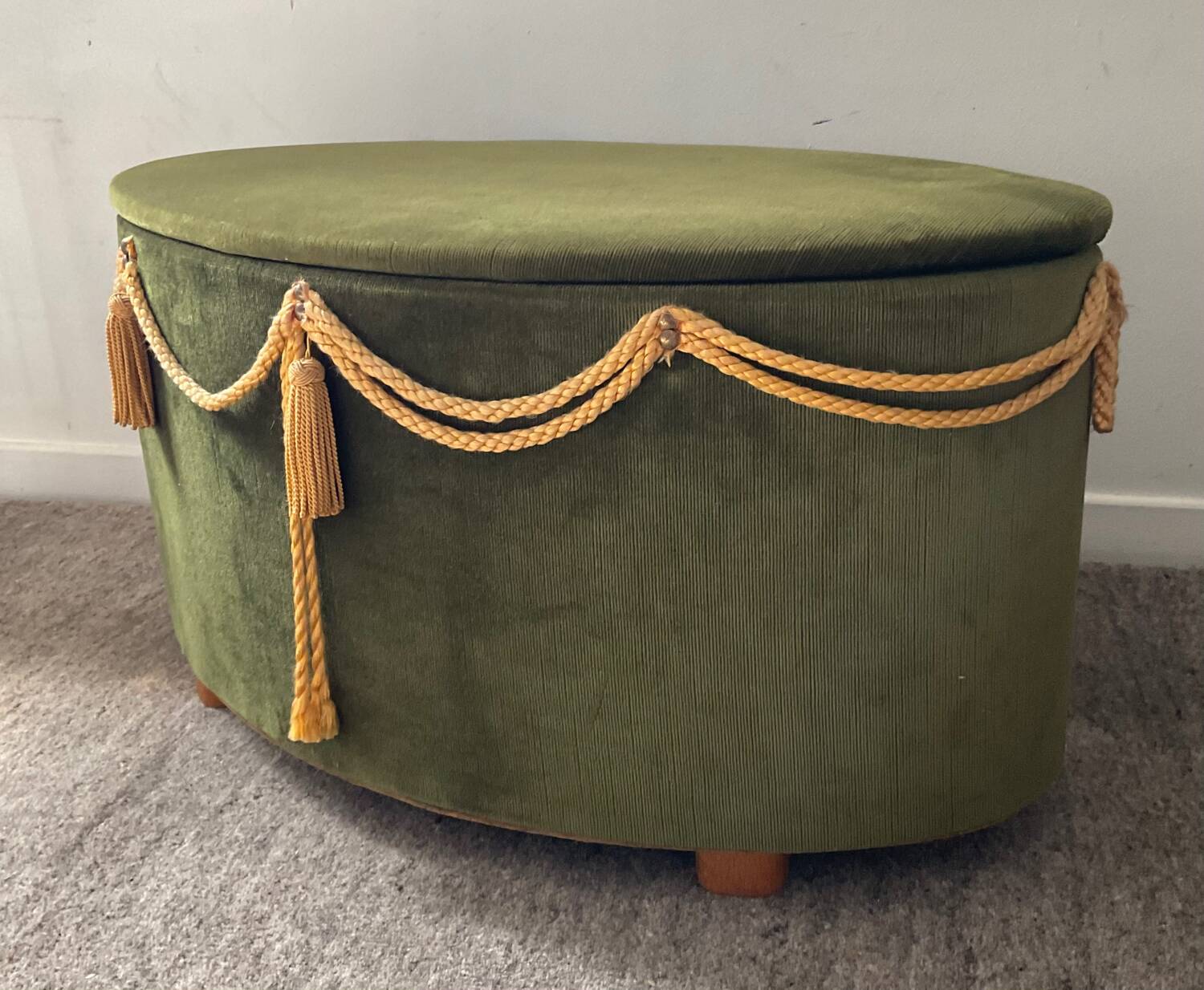 Green velvet chest pouf from the 70s