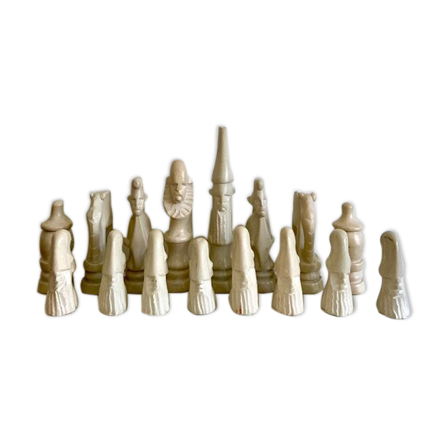 32 stone chess pieces