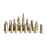 32 stone chess pieces