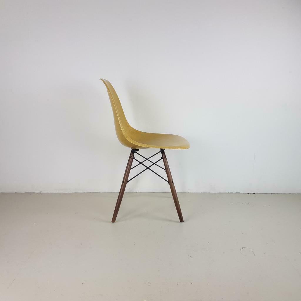 DSW chair by Charles & Ray Eames for Herman Miller 50/60