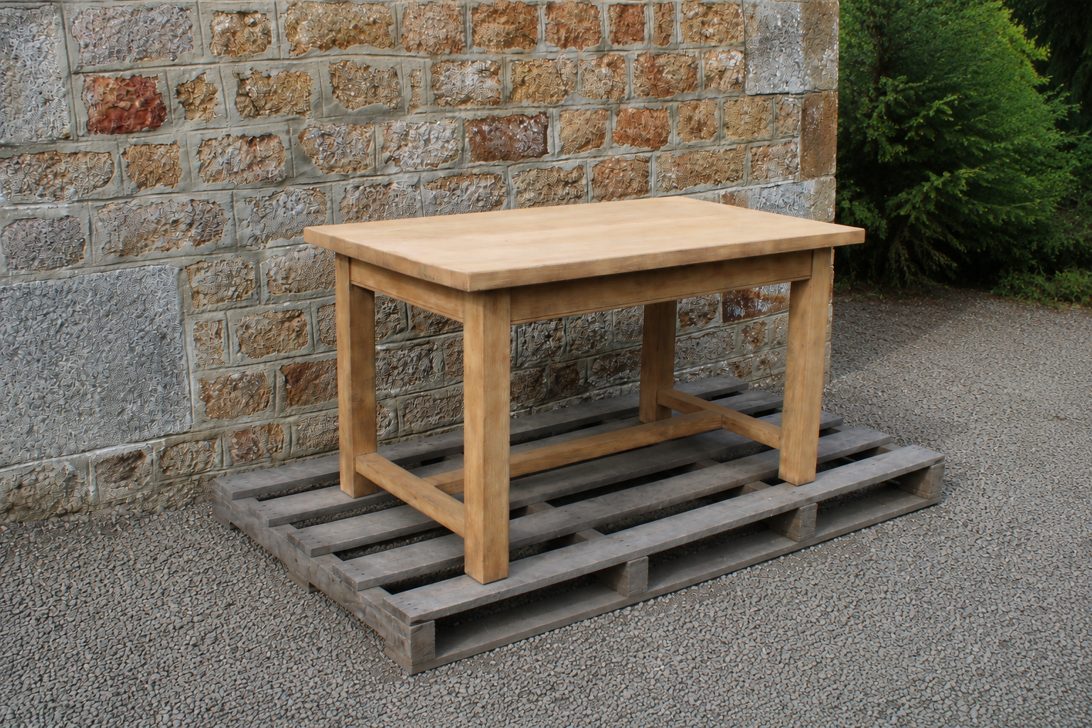 Solid oak farmhouse table – 4 to 6 diners