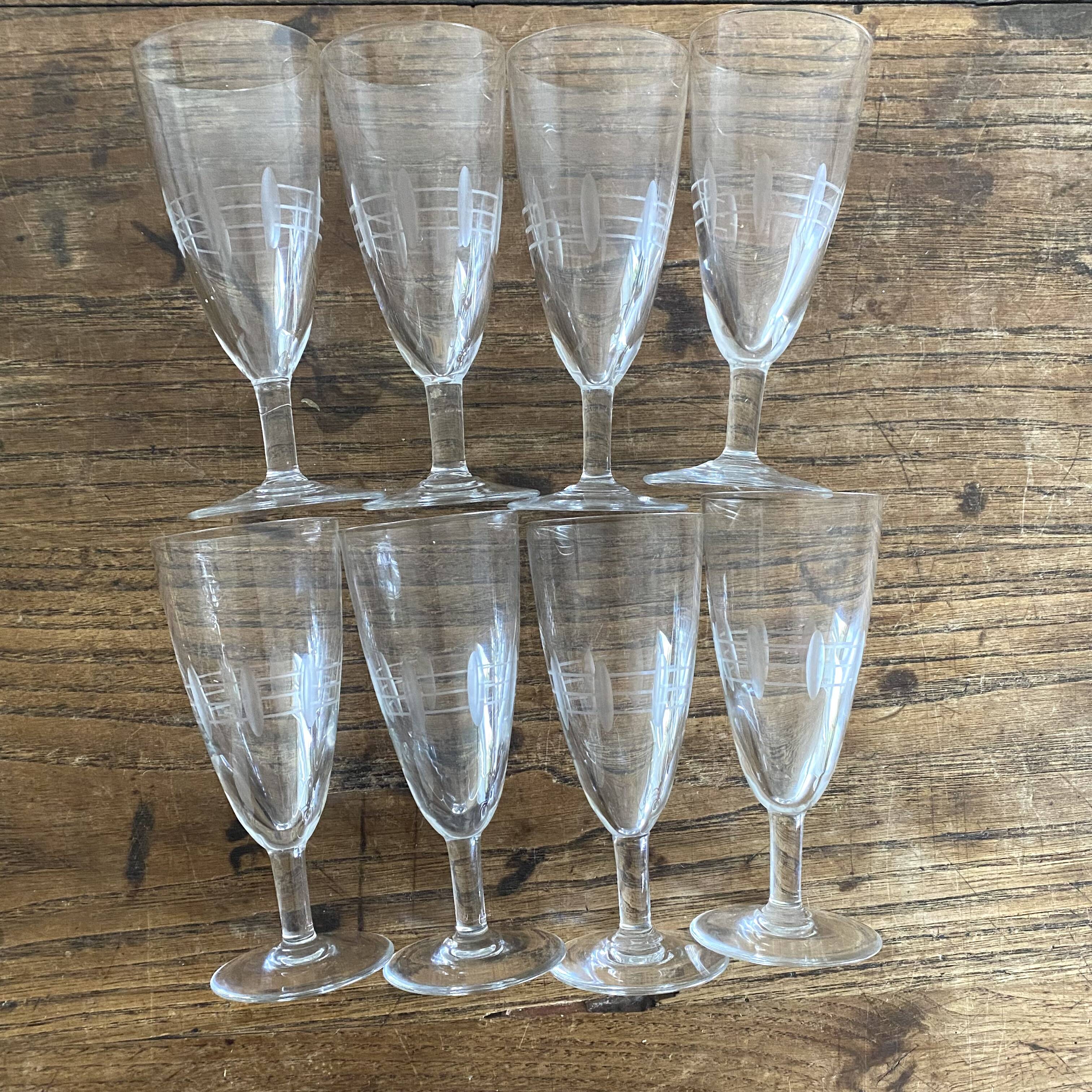 Chiseled decoration flutes