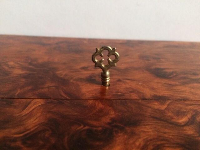Large jewel box in thuya magnifying glass, 1970s