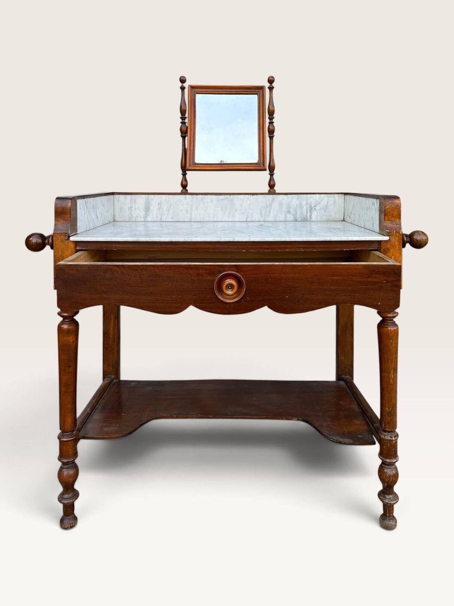 Dressing table in walnut and marble, late 19th century.