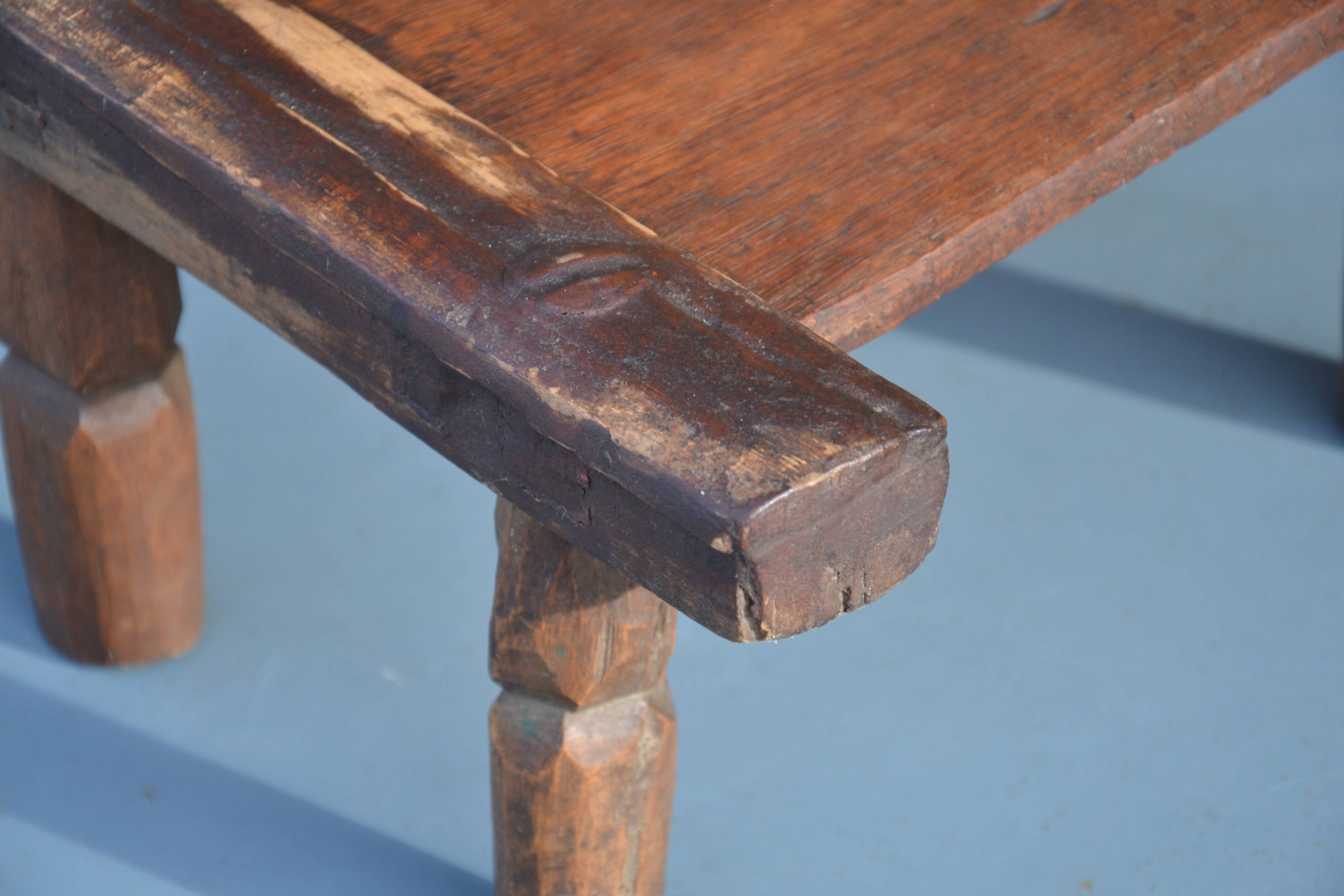 Petite chaise brutaliste