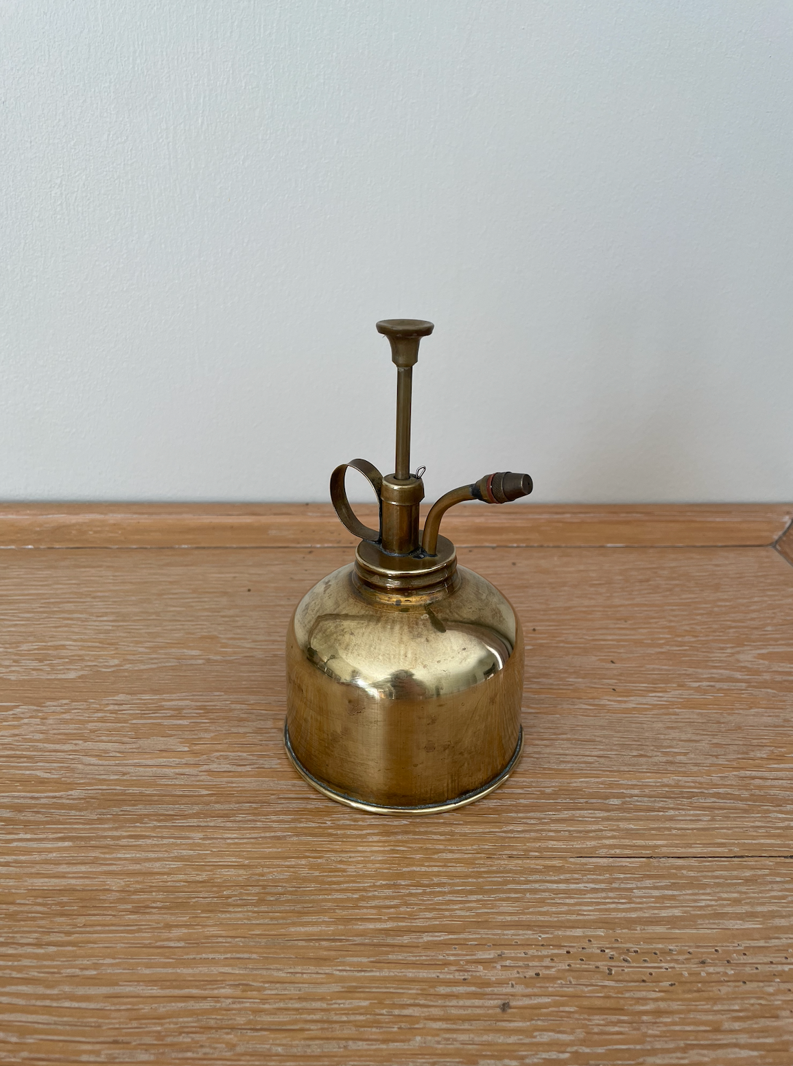 Brass plant mist