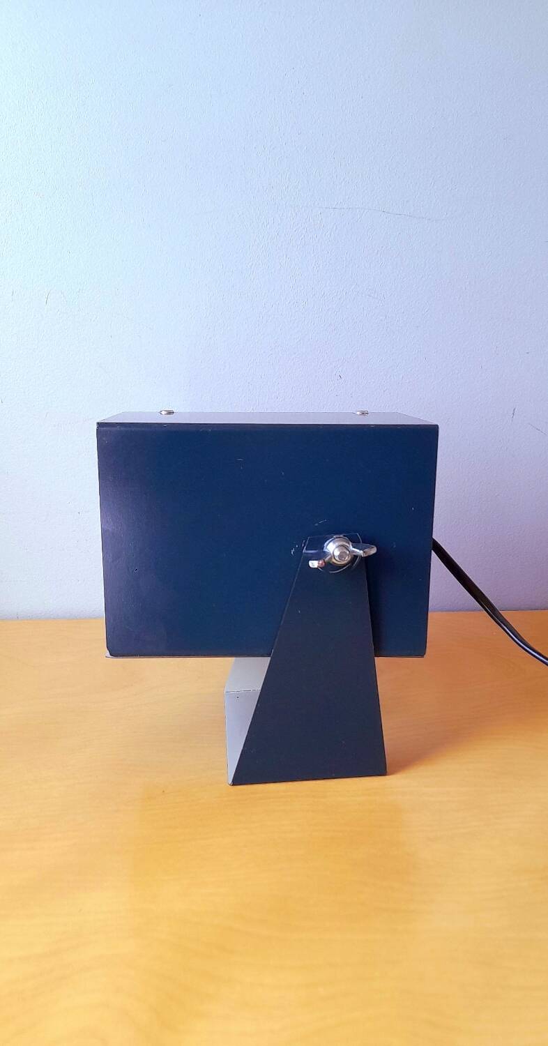 Modernist 80s table spot