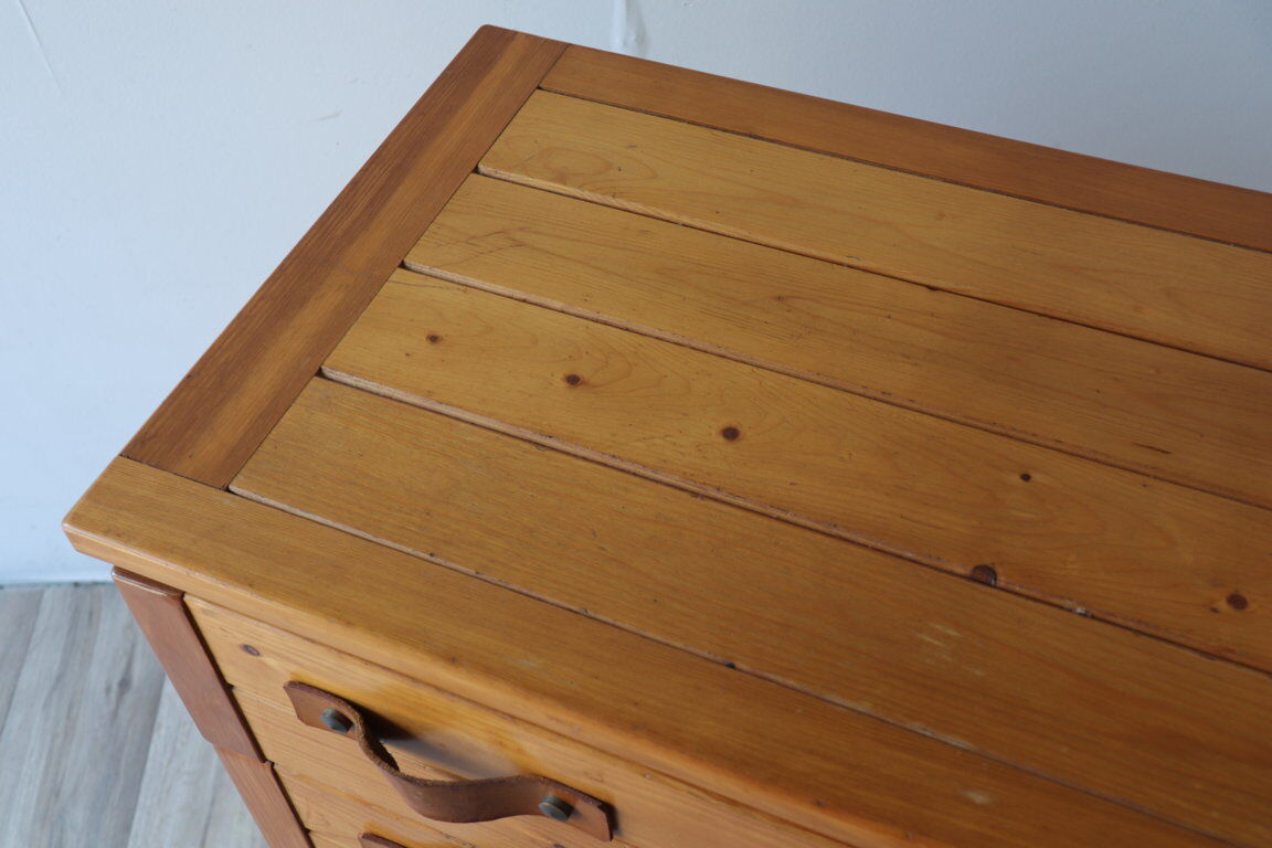 Commode vintage en pin massif et cuir, 1970