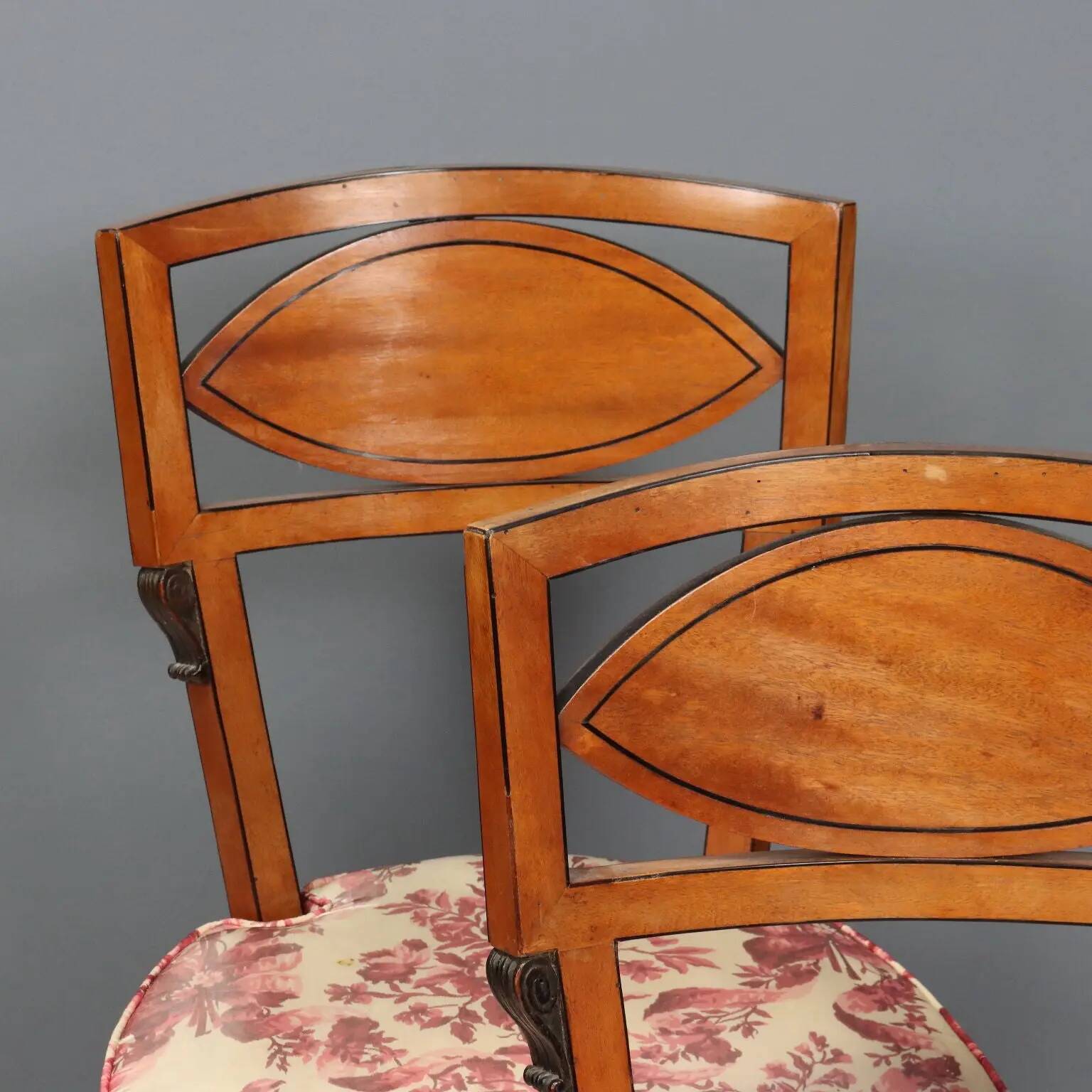 Antique Regency style chairs in mahogany and XX Century fabric.