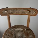 Stunt and curved wood bar stool