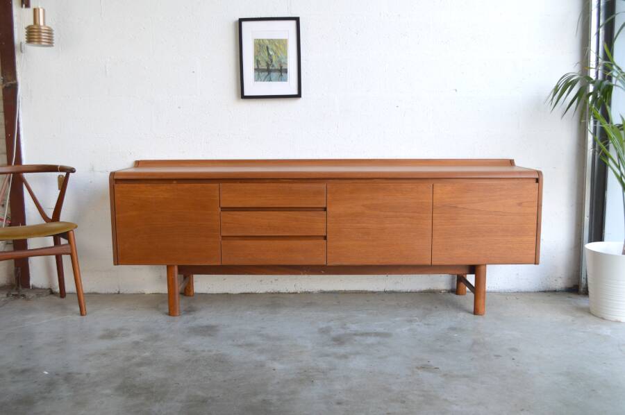 Curved enfilade by White & Newton * 208 cm